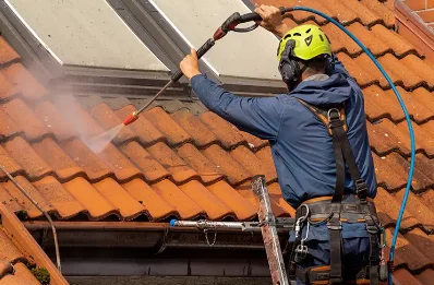 Démoussage et hydrofuge de toiture à Lastours